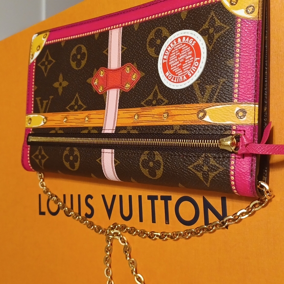 Louis vuttion crossbody - Picture 7 of 9